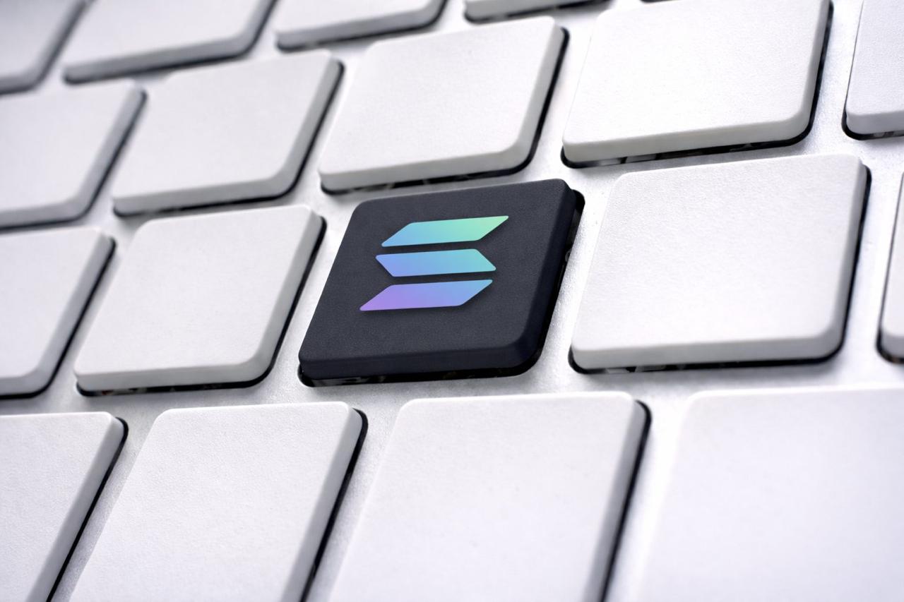 Solana Pressures Key Support as Structure Weakens Below $120