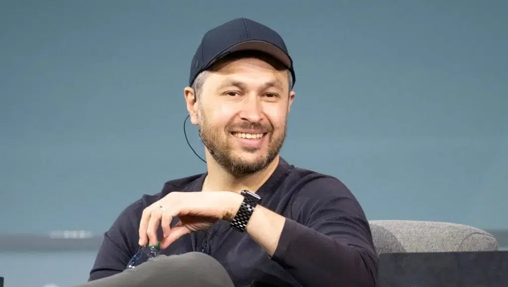 El Fundador de Solana Advierte de un Mercado Bajista de 18 Meses mientras CZ Deja de Seguirlo en X